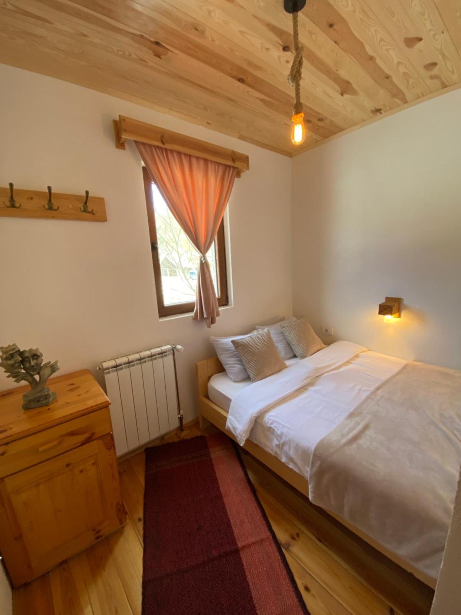 Pubhouse & Rooms Pahulja Kolasin Exterior photo