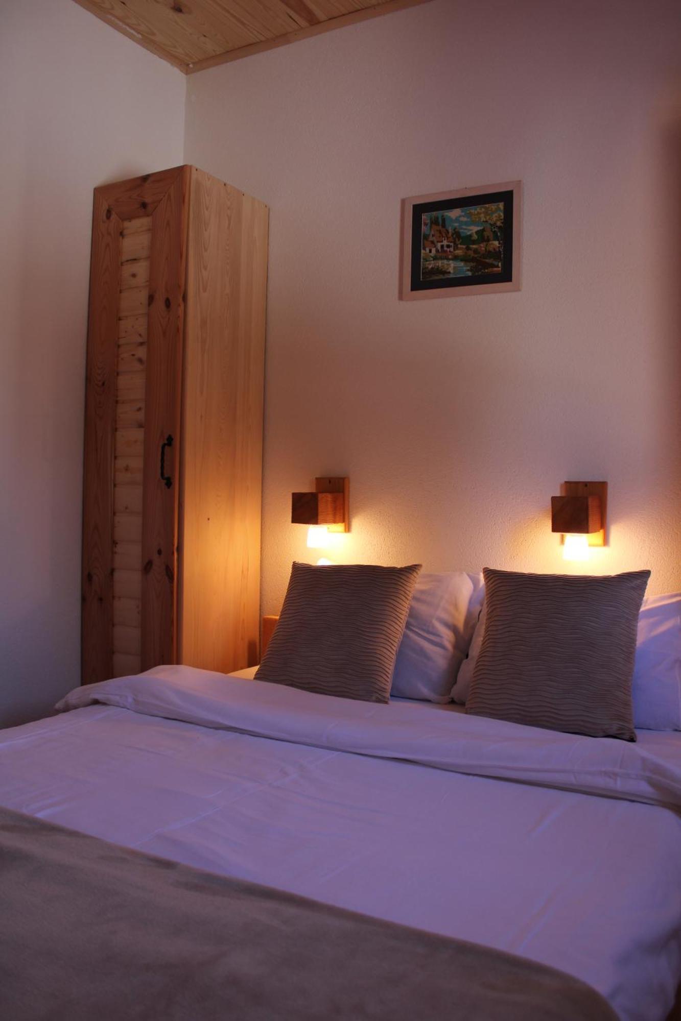 Pubhouse & Rooms Pahulja Kolasin Exterior photo
