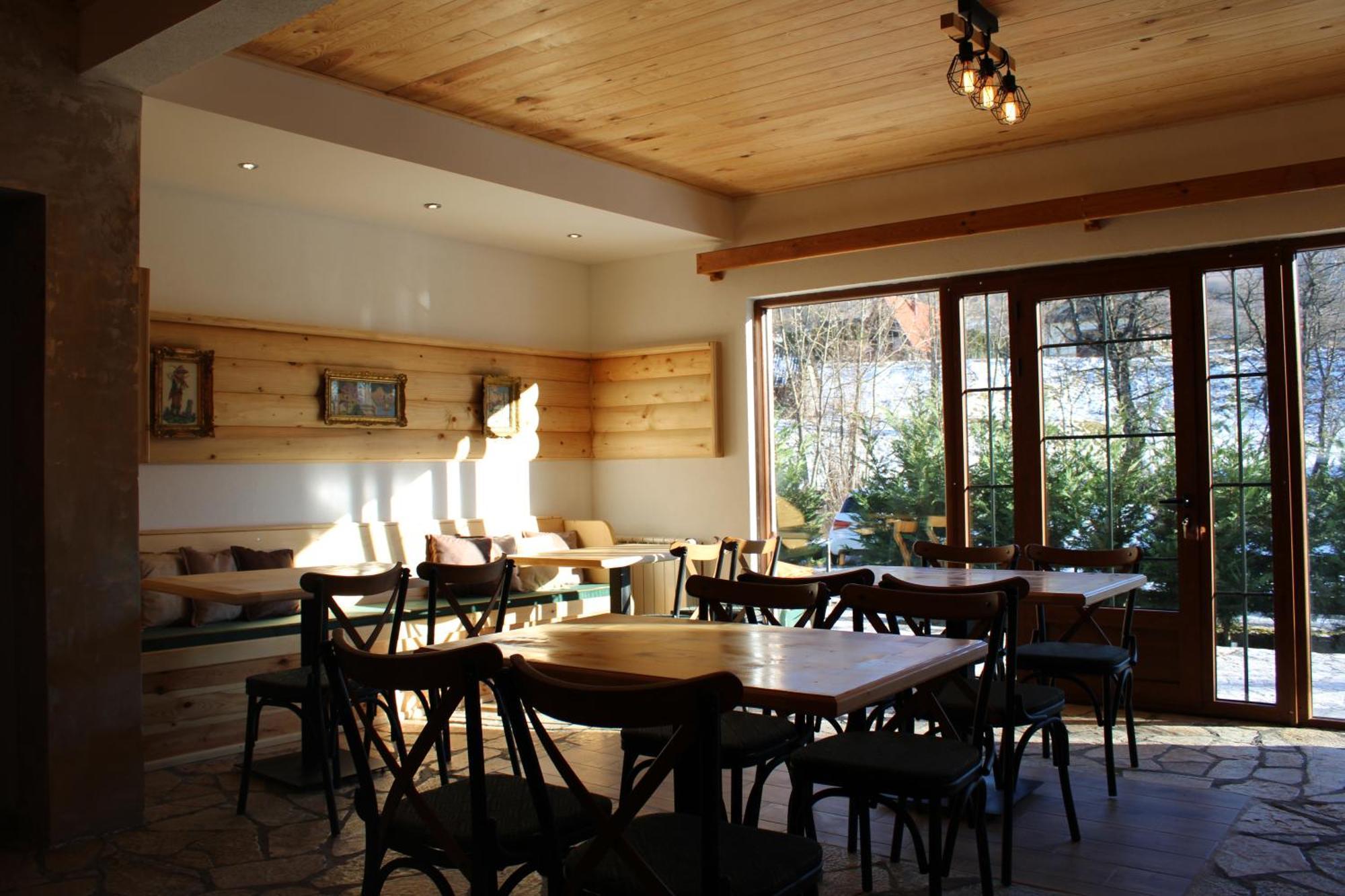 Pubhouse & Rooms Pahulja Kolasin Exterior photo